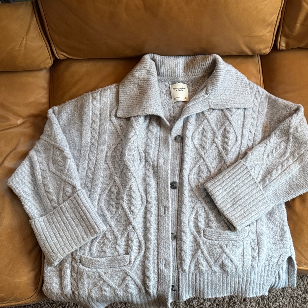 Abercrombie & Fitch Heather Gray Knit Cardigan